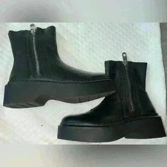 Zara  LOW HEELED LEATHER ANKLE BOOTS WITH ZIPPER NWOT - Picture 11 of 11